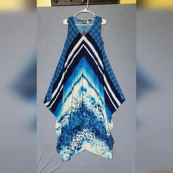 Chicos blue wave sleeveless winged maxi dress. Size 0 Chicos blue wave sleeveless winged maxi dress. Size 0